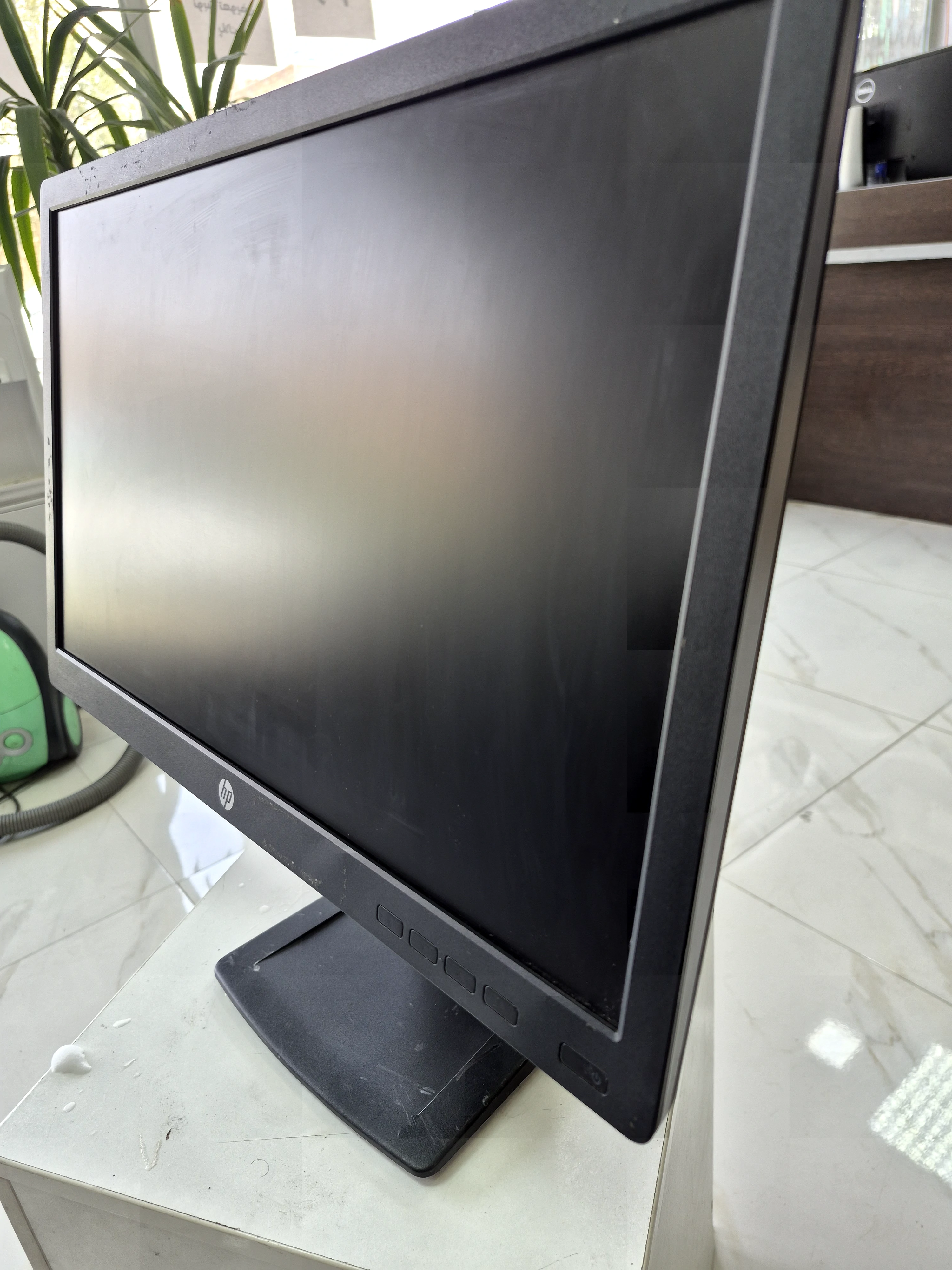 زاویه دیگر مانیتور 22 اینچ اچ پی مدل  EliteDisplay E222 استوک