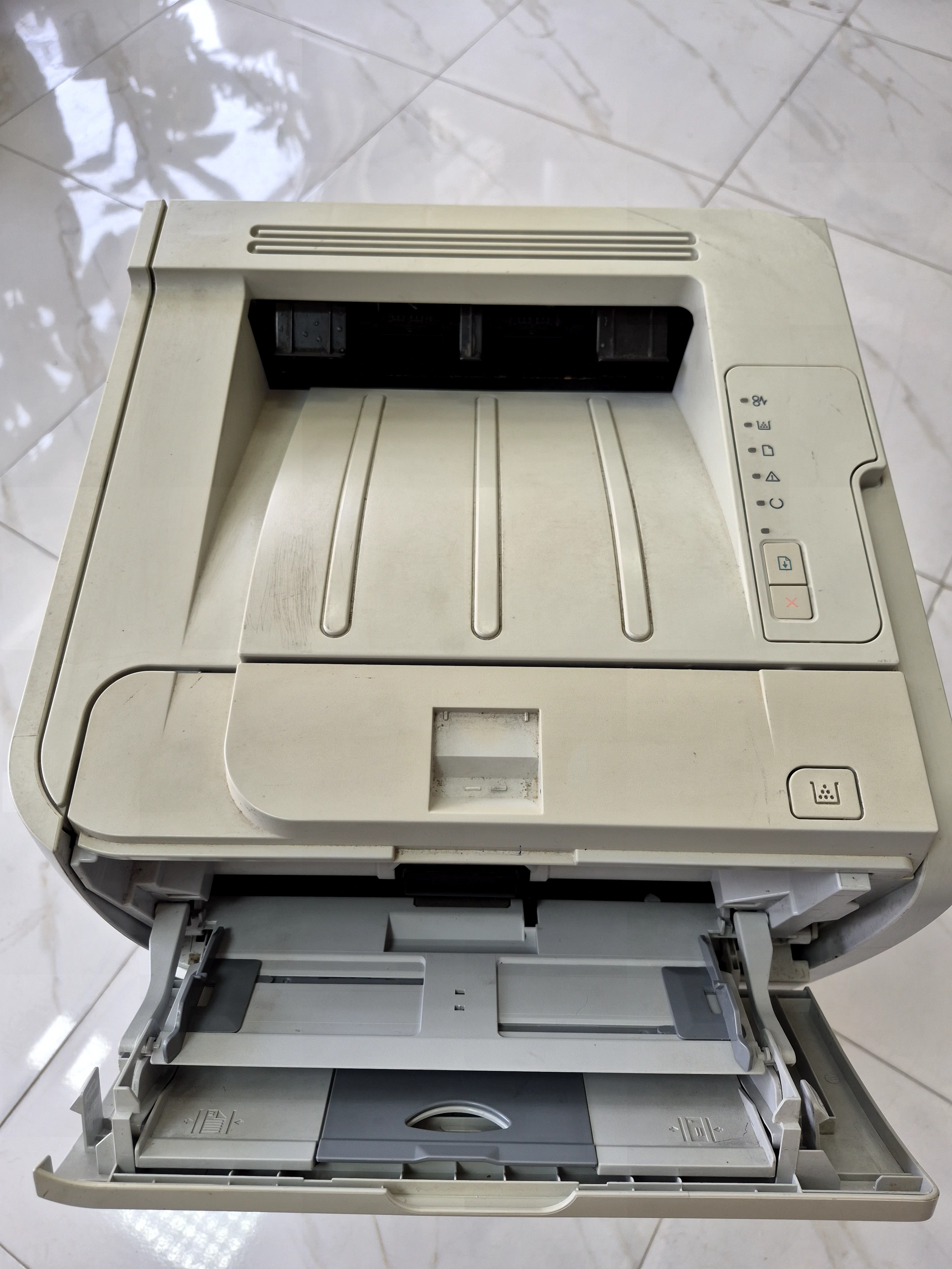 زاویه دیگر پرینتر اچ پی استوک HP LaserJet P2035