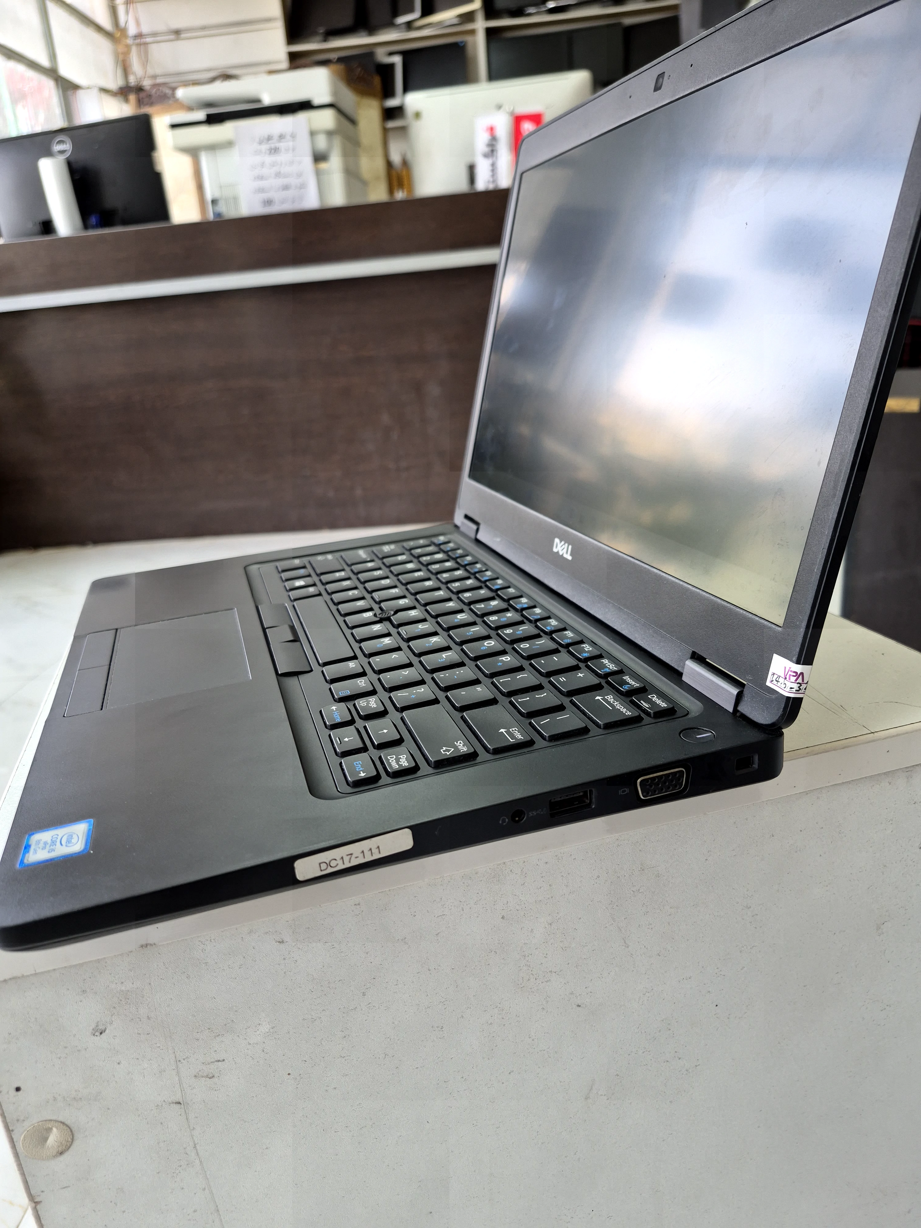 زاویه دیگر لپ تاپ دل مدل DELL Latitujde 5491 Core i5 Gen8