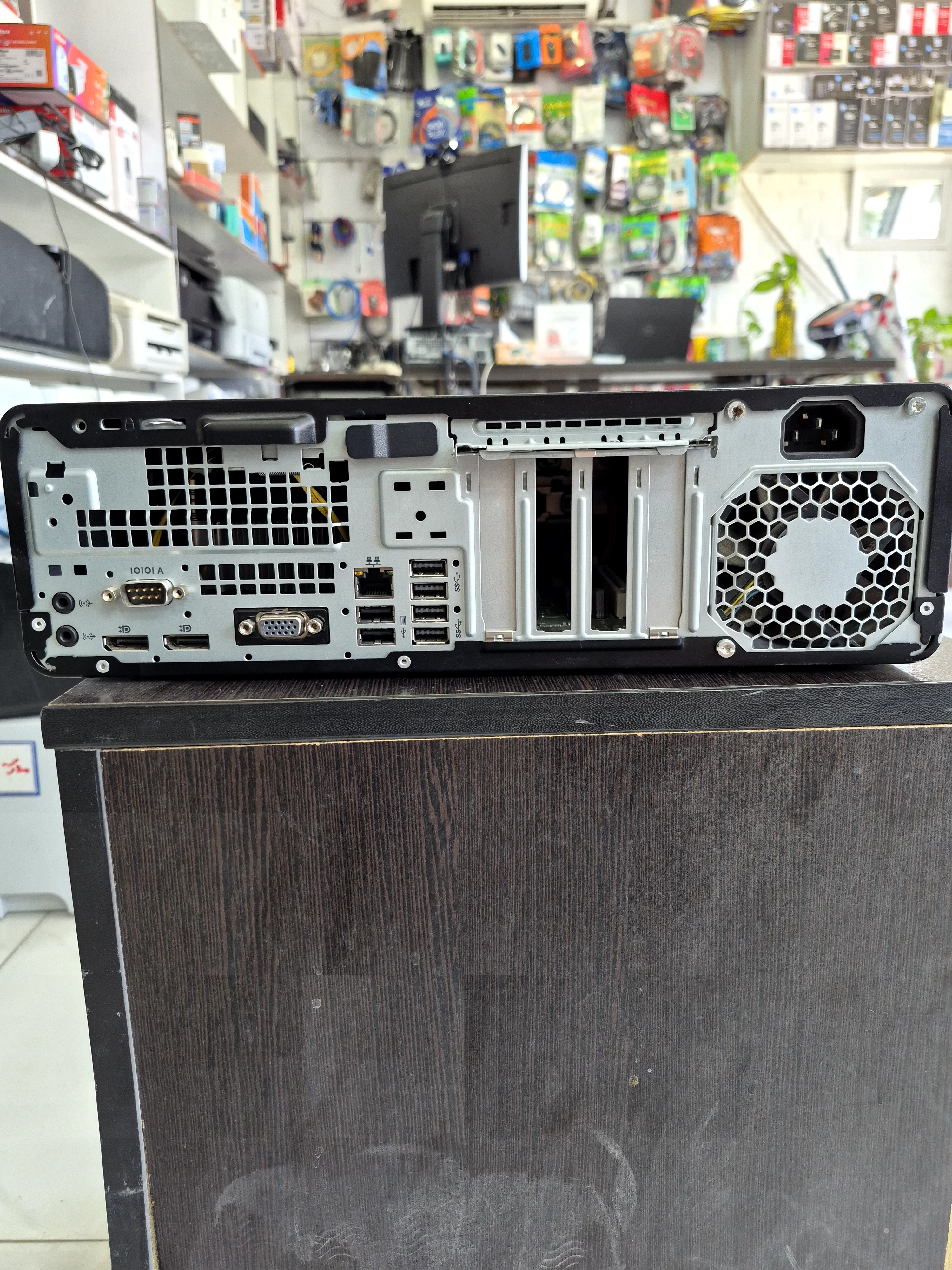 زاویه دیگر مینی کیس اچ پی مدل HP EliteDesk 800 G3 Core i5 6500