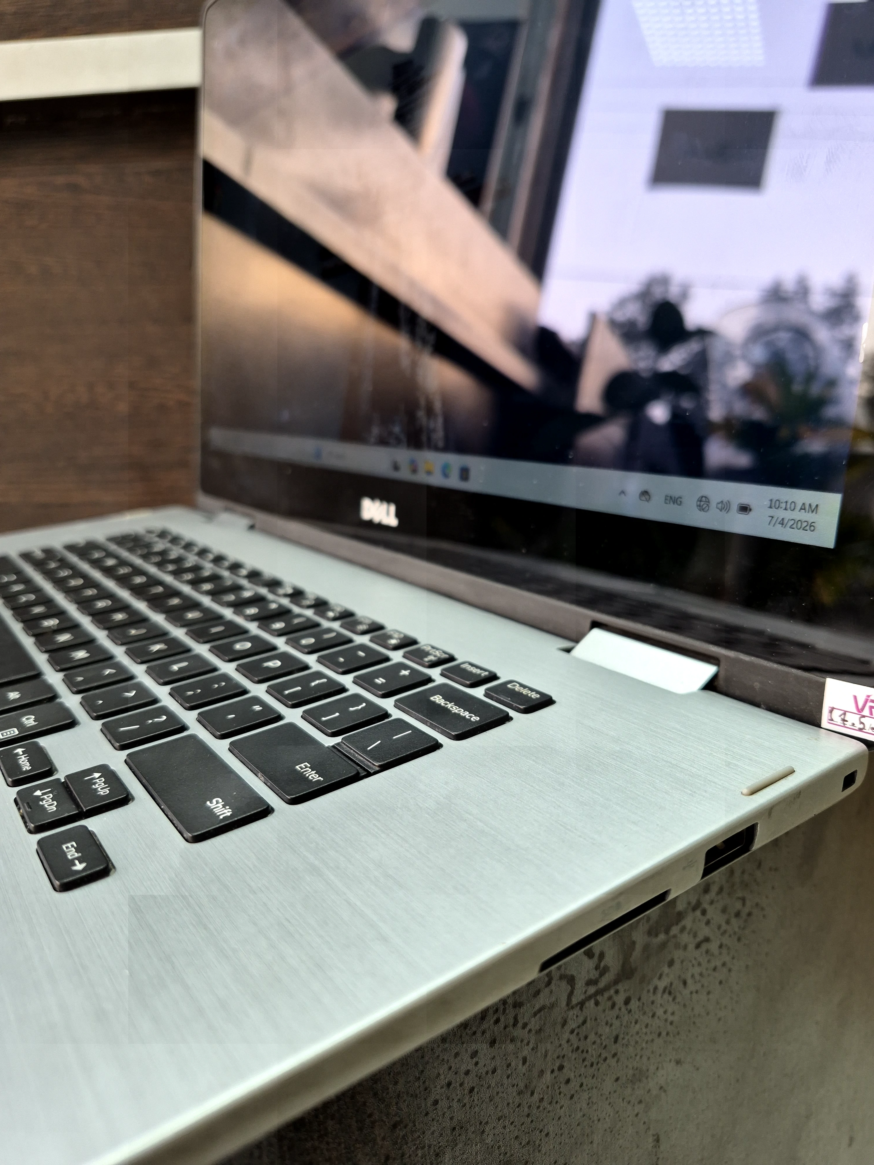 زاویه دیگر لپ تاپ استوک دل 15 اینچ لمسی مدل DELL Inspiron 15 7579 15-inch Core i7 7500U