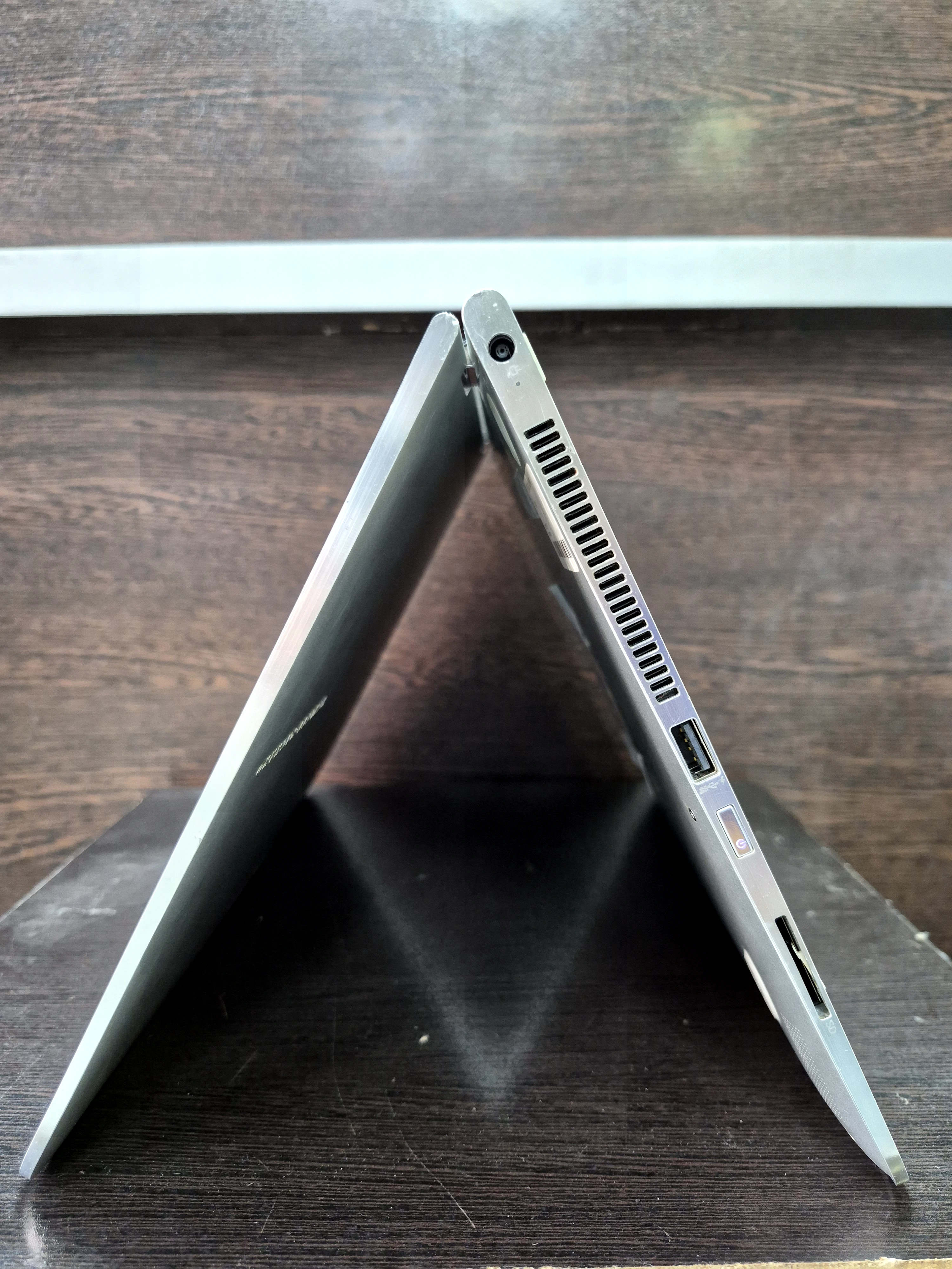 زاویه دیگر لپ تاپ استوک 14 اینچ اچ پی لمسی اسپکتر مدل HP Spectre x360 Core i7 6500U